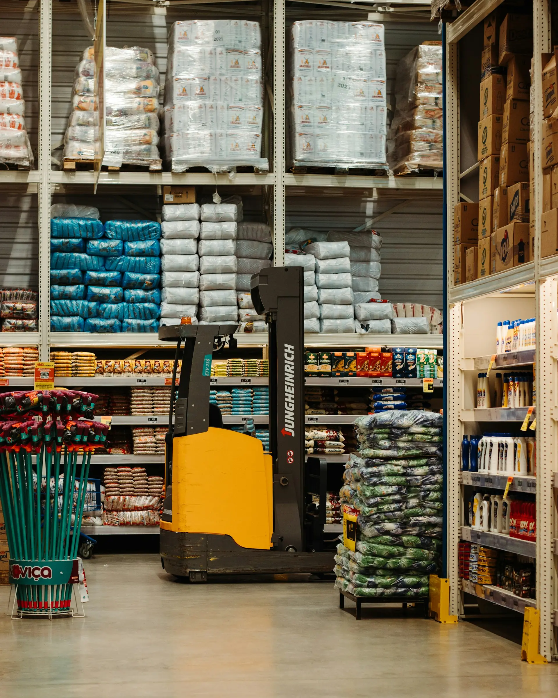 End-to-end supply chain management and optimization services